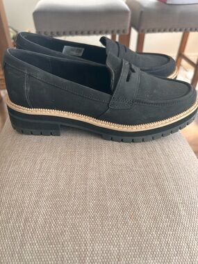Women’s Tom’s loafer shoes